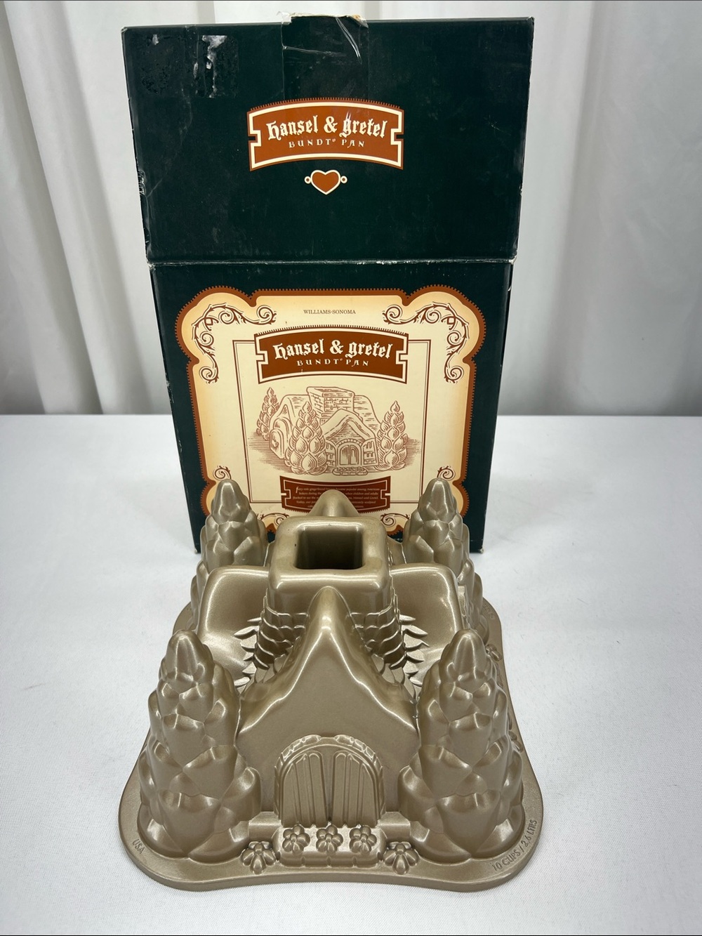 Williams Sonoma Nordic Ware Hansel & Gretel Bundt Pan Christmas Castle Cottage